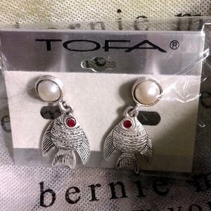 ❤️ Fabulous Silver Fish 🐟 Earrings NEE